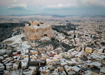 Χιονισμένη Αθήνα: Μαγευτικές φωτογραφίες της Αθήνας στα λευκά