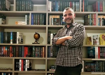 Ο Χάρης Νικολακάκης δεν… ξεχνιέται απλώς με ένα άρλεκιν!
