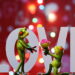 Amantes sunt amentes ή Οι ερωτευμένοι είναι τρελοί 124 Frog love, Η πόλη ζει