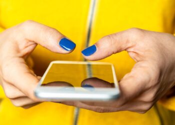 Τι κρύβεται πίσω από τα μηνύματα μίσους στα social;