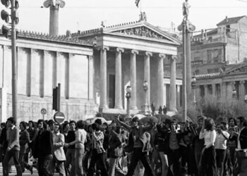 Μην χτυπάτε το πόδια #Πολυτεχνείο
