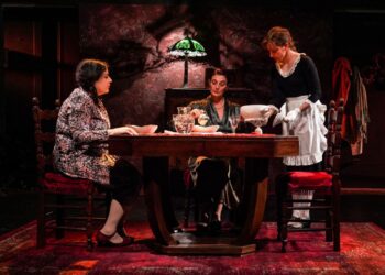«Πλάσματα του Θεού: υπόθεση Παπέν»: Μία αριστουργηματική σκηνική πρόταση που αποτελετουργοποιεί τις «Δούλες» τού Ζαν Ζενέ