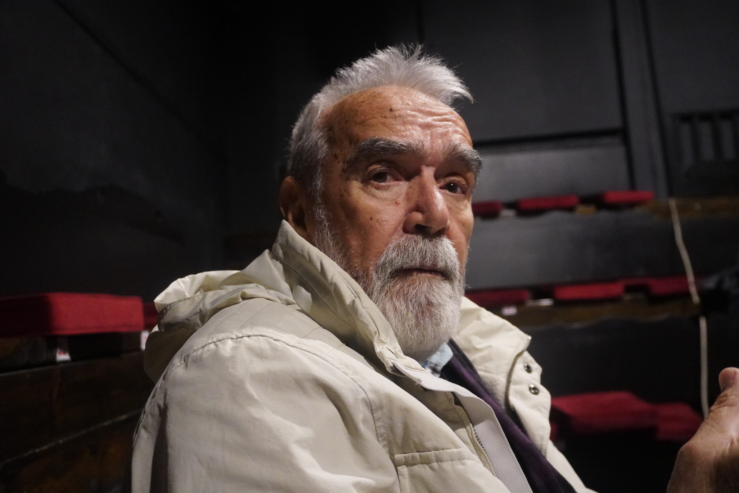 Ο Κώστας Μεσσάρης μάς ξεναγεί στον μαγικό, οικείο κόσμο του Σοφοκλή και του Οιδίποδα 106 DSC00326 scaled Ο Κώστας Μεσσάρης μάς ξεναγεί στον μαγικό, οικείο κόσμο του Σοφοκλή και του Οιδίποδα