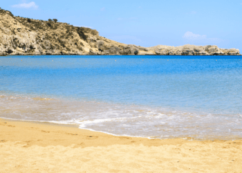 Αυτές είναι οι 198 «Απάτητες παραλίες» της χώρας | Απαγορεύoνται ομπρέλες και ξαπλώστρες (πίνακας)