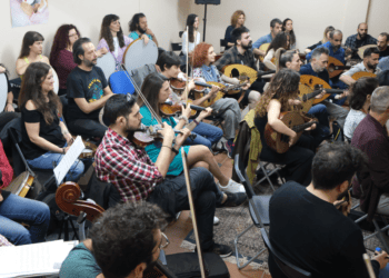 Μουσικά +banda στην Αθήνα | Μιλήσαμε με τον δημιουργό τους, Κώστα Τσαρούχη