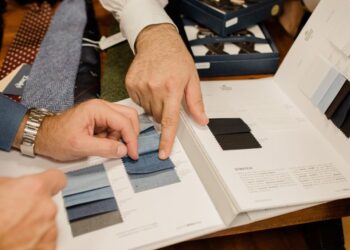 Οίκος Χριστάκης: Τα χειροποίητα πουκάμισα των Αθηνών από το 1947