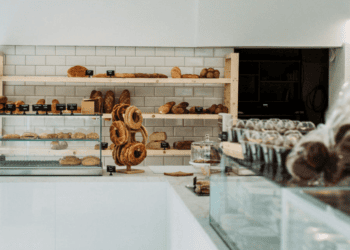 Τσουρέκι Πολίτικο από Angelus Pastry & Bakery