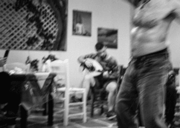 Ξεκάλτσωτα ρεμπέτικα: «Σαν εγύριζα απ’ την Πύλο»