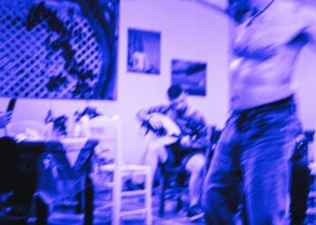 Ξεκάλτσωτα ρεμπέτικα: «Αν περνάς και αν δεν περνάς»