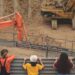 Είδαμε την παράσταση «ΠΡΟΣΟΧΗ: ΕΚΤΕΛΟΥΝΤΑΙ ΕΡΓΑ» στο θέατρο Olvio