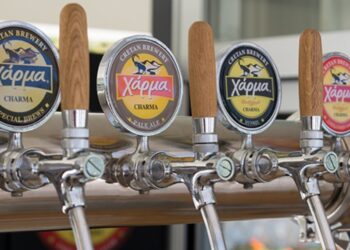 Χάρμα Cretan Beer: Φρέσκες αειφόρες μπύρες από τα Χανιά