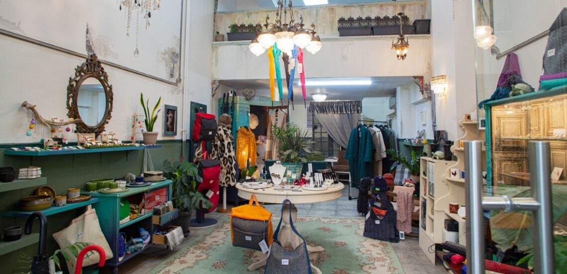 The House | Creative Concept Store: Πολύχρωμο, ρετρό και… χειροποίητο! 105 123 Anywhere St. Any City1 30 The House | Creative Concept Store: Πολύχρωμο, ρετρό και… χειροποίητο!