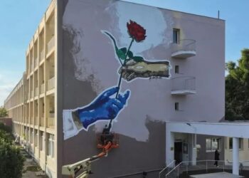 Πανέμορφο γκράφιτι σε τοίχο του νοσοκομείου Σωτηρία