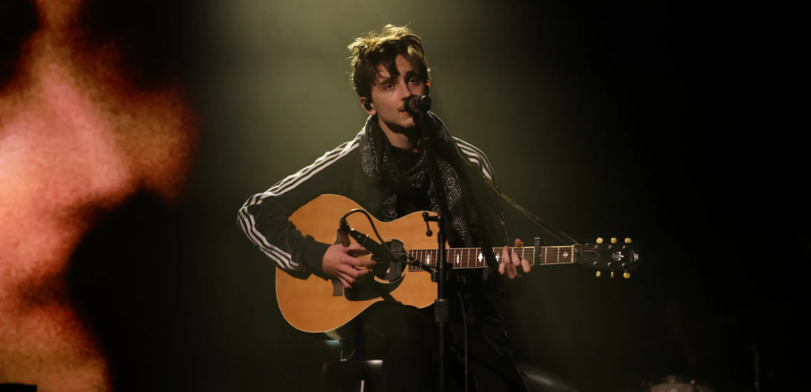 Ο Timothée Chalamet ερμηνεύει σπάνια τραγούδια του Bob Dylan στο Saturday Night Live! 105 123 Anywhere St. Any City1 26 Ο Timothée Chalamet ερμηνεύει σπάνια τραγούδια του Bob Dylan στο Saturday Night Live!