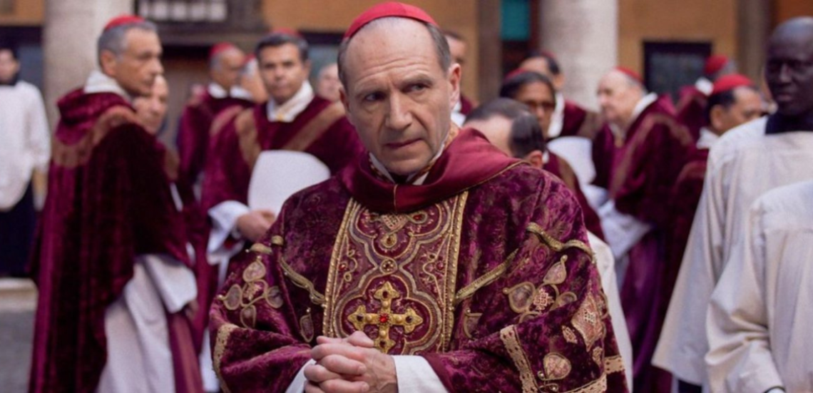 conclave Το «Κονκλάβιο» διεκδικεί 8 όσκαρ κι επέστρεψε στους κινηματογράφους