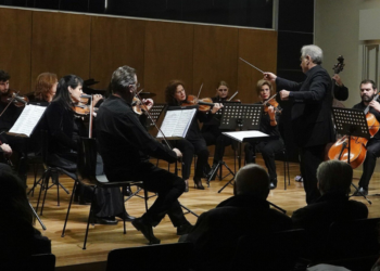 Η ορχήστρα Collegium Musicum Αθηνών, παρουσιάζει μια ξεχωριστή συναυλία με έργα των Μότσαρτ, Τσαϊκόφσκι και Γιώργου Κουρουπού