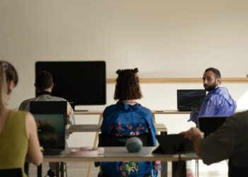 Η Ομάδα Θεάτρου Dulcinea παρουσιάζει το έργο του Ισπανού συγγραφέα Εστέβ Σολέρ «Κόντρα στην Πρόοδο – ένα πεδίο μνήμης»