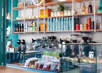 Noir Cafe: Η μπλε γωνία της Άνω Κυψέλης 118 Noir Cafe: Η μπλε γωνία της Άνω Κυψέλης