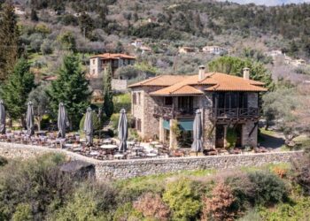 Mystras Bistro: Η απόλυτη απόδραση με θέα στο κάστρο!
