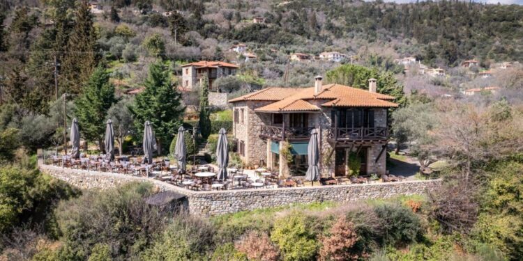 Mystras Bistro: Η απόλυτη απόδραση με θέα στο κάστρο! 108 Mystras Bistro: Η απόλυτη απόδραση με θέα στο κάστρο!