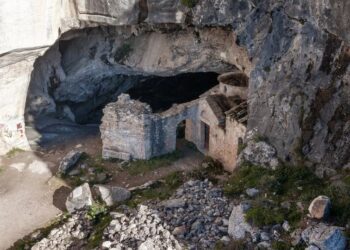 Το Σπήλαιο του Νταβέλη: Ένα Στοιχειωμένο Σπήλαιο γεμάτο Μυστήριο
