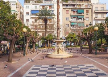 Οι «φύλακες» της πλατείας