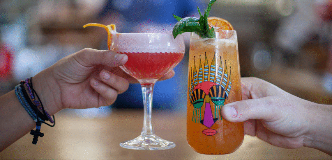 Secret Relaxing Bar: Το μικρό, δροσερό μυστικό στην πόλη! 105 123 Anywhere St. Any City 16 Secret Relaxing Bar: Το μικρό, δροσερό μυστικό στην πόλη!
