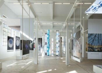 «Τοπόσημα Διασύνδεσης»: Μια καλλιτεχνική περιήγηση σε αγαπημένους αστικούς προορισμούς, από τη LAMDA Development στο Πρώην Δημόσιο Καπνεργοστάσιο