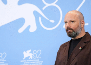 «Bugonia»: Λάνθιμος και Έμα Στόουν αποθεώθηκαν στη Βενετία