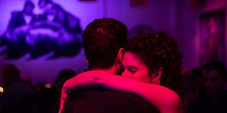 Tangart: Tango, αγκαλιά και κοινότητα