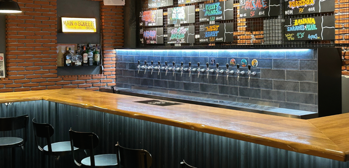 123 Anywhere St. Any City5 Main squeeze brewing: Μία στάση για μπύρα στα Πετράλωνα