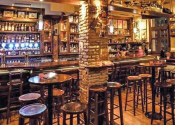 Le Roi Bar: Ροκ, craft και ταξίδι στον χρόνο 128 Le Roi Bar: Ροκ, craft και ταξίδι στον χρόνο