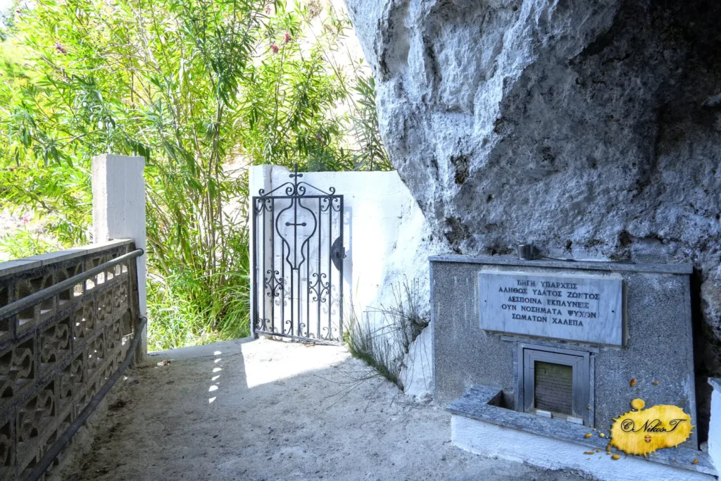 P1160331 copy Παρεκκλήσι της Ζωοδόχου Πηγής στο Βαμβακόφυτο Σερρών