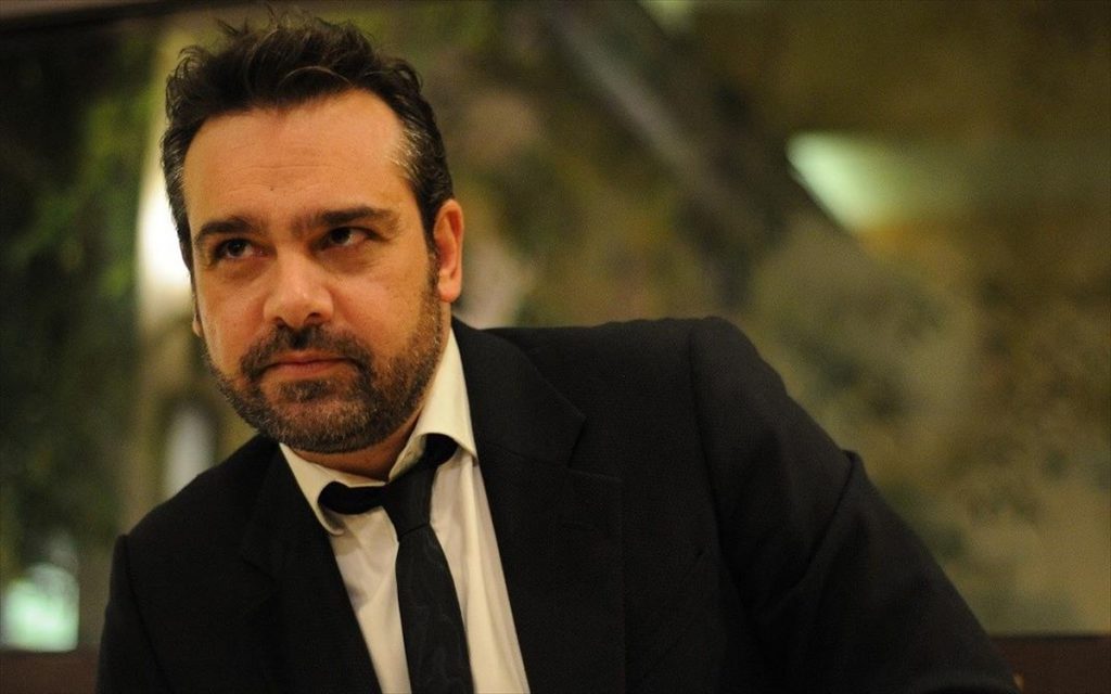 doros dimosthenous 1024x640 1 Ο Δώρος Δημοσθένους παρουσιάζει το νέο κύκλο τραγουδιών με τίτλο «Είχα φωνή, την πήραν τα πουλιά»