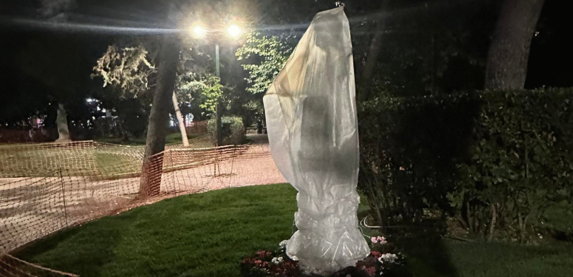 123 Anywhere St. Any City3 1 H μνήμη υπό κηδεμονία: πως το όνομα του Χατζιδάκι έγινε νομικό έγγραφο