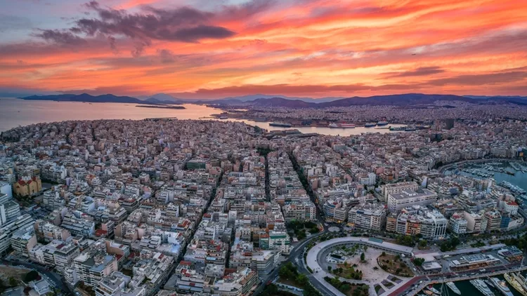814c42ae95784dddacac74ff6dde8699 1 Για πρώτη φορά οι αλάνες του Πειραιά ζωντανεύουν ξανά
