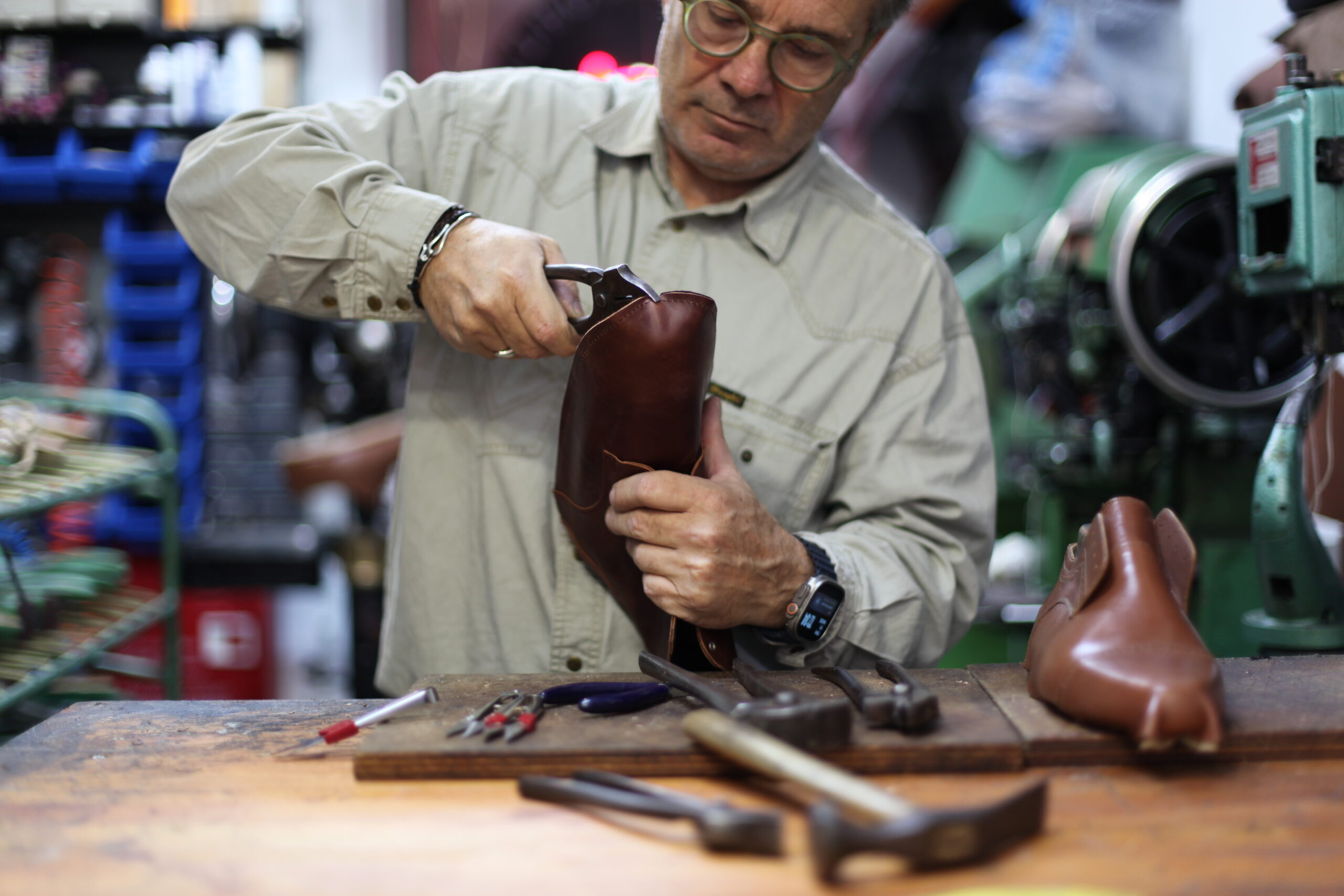 IMG 2958 scaled Shoemaker: Όταν όλα περνούν απ’ το χέρι του