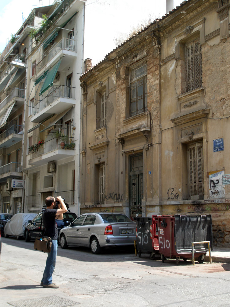 Καταγραφή κτιρίων στην οδό Τσίλλερ Ειρήνη Γρατσία: «Τα κτήρια είναι σαν τους φίλους, όσο τα γνωρίζεις τόσο τα αγαπάς»