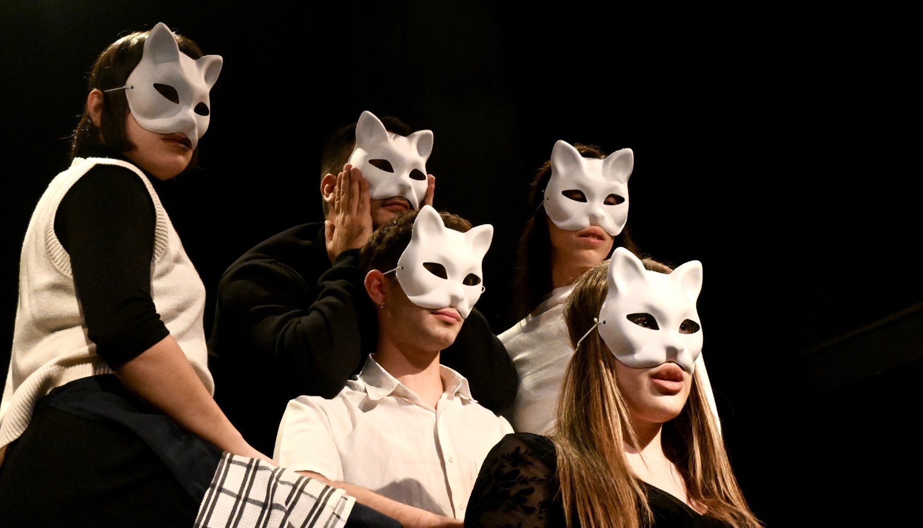 3 Το Πρόγραμμα Δεκεμβρίου στο Theatre of the NO