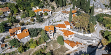 Χιονοχώρι: Το πανέμορφο πέτρινο χωριό των Σερρών, που το κατοικούν… γάτες! 101 Χιονοχώρι: Το πανέμορφο πέτρινο χωριό των Σερρών, που το κατοικούν… γάτες!