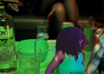 Sunny Bar: Εκεί που διασκεδάζουν οι Afrogreeks