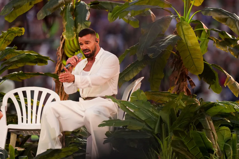 ap26040057030286 Καθηλωτική εμφάνιση για τον Bad Bunny στο Super Bowl - Ωδή στη γενέτειρά του το Πουέρτο Ρίκο