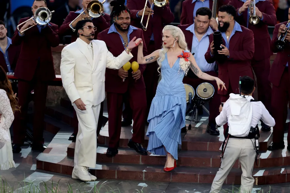 ap26040092361967 Καθηλωτική εμφάνιση για τον Bad Bunny στο Super Bowl - Ωδή στη γενέτειρά του το Πουέρτο Ρίκο