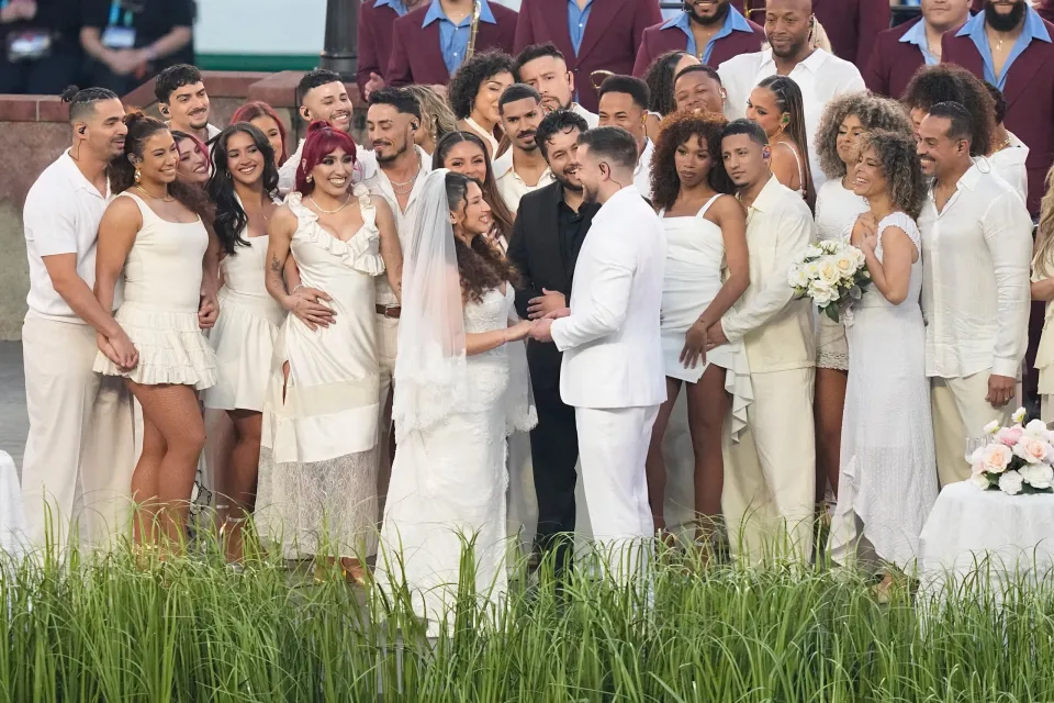 ap26040122803623 Καθηλωτική εμφάνιση για τον Bad Bunny στο Super Bowl - Ωδή στη γενέτειρά του το Πουέρτο Ρίκο