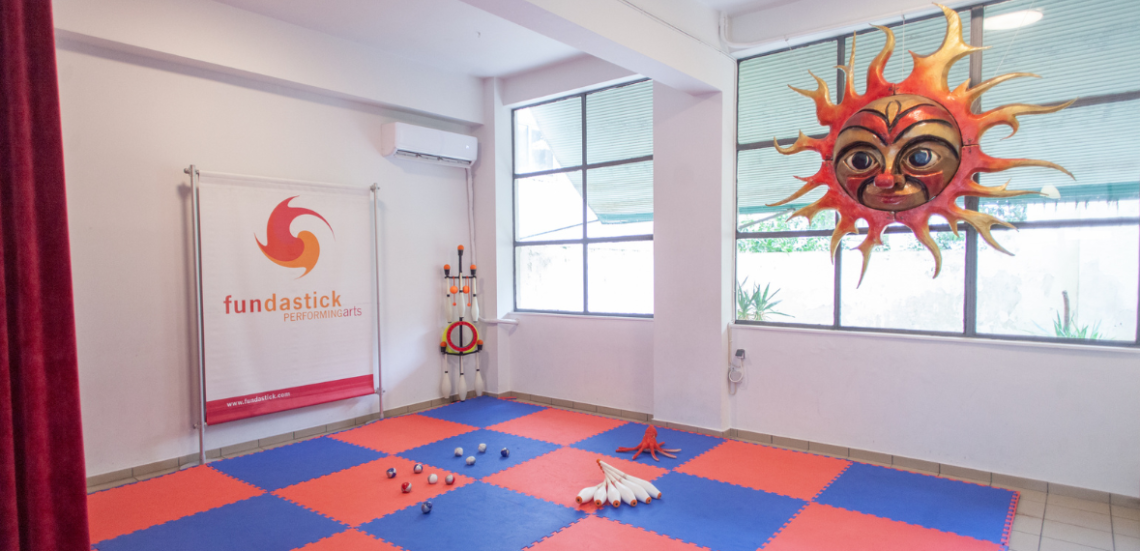 Circus Hub: Ένας κόσμος χαράς 105 123 Anywhere St. Any City3 12 Circus Hub: Ένας κόσμος χαράς