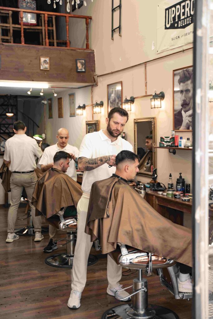 image00003 Peaky Barbers: Ο εαυτός σου αλλά… Στην τρίχα!
