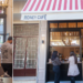 Money café: Με έναν καφέ και ένα croissant στο χέρι