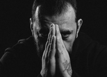 «Θύρα Μηδέν»: Ο Βέβηλος για πρώτη φορά στο θέατρο, σε σκηνοθεσία Αθηνάς Χατζηαθανασίου