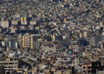 Η Αθήνα παραγέμισε