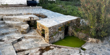 «Το Αόρατο Νήμα υφαίνει» | Στην Αγάπη Τήνου